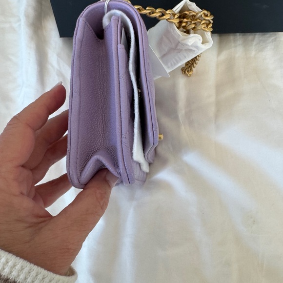 Chanel Purple Quilted Crossbody Bag with Iconic Gold Logo - Picture 5 of 7